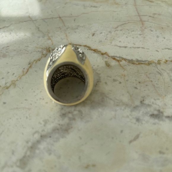ENAMEL & CRYSTALS RHINESTONES COCKTAIL RING - Picture 10 of 13